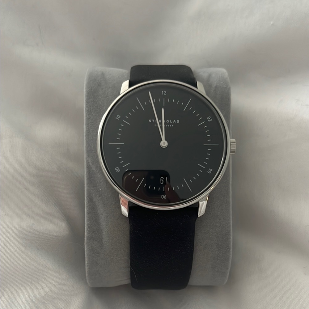 Sleek Black and Silver Minimalist Watch